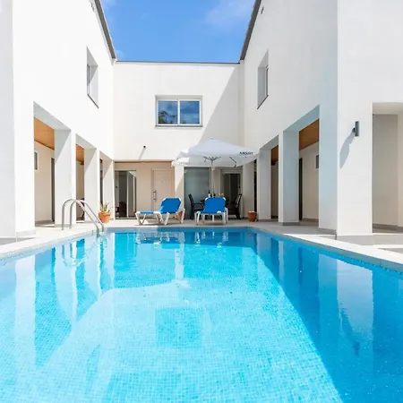 Goldhome - New House With Private Heated Pool, Parking, Wifi, Games Room Ampuriabrava Exterior foto