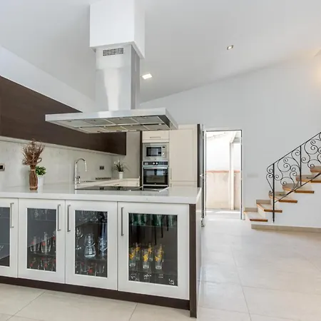Goldhome - New House With Private Heated Pool, Parking, Wifi, Games Room Ampuriabrava Exterior foto