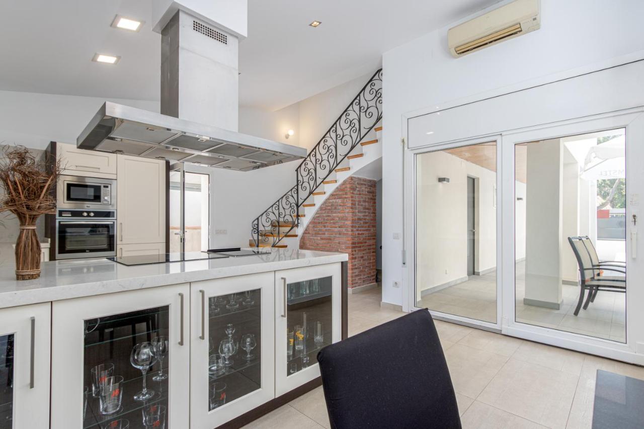 Villa Goldhome - New House With Private Heated Pool, Parking, Wifi, Games