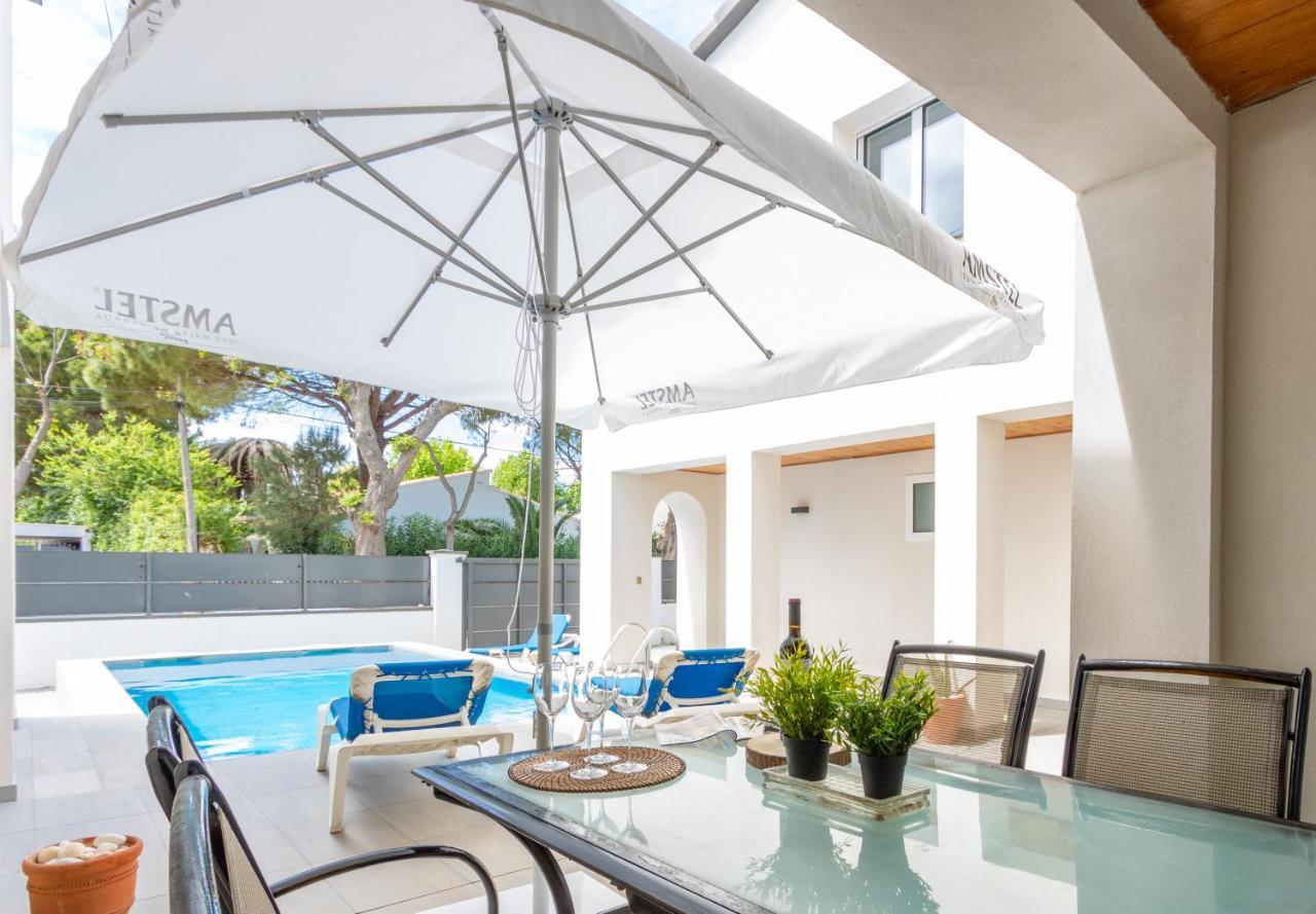 Goldhome - New House With Private Heated Pool, Parking, Wifi, Games Empuriabrava