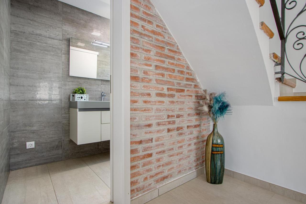 Goldhome - New House With Private Heated Pool, Parking, Wifi, Games