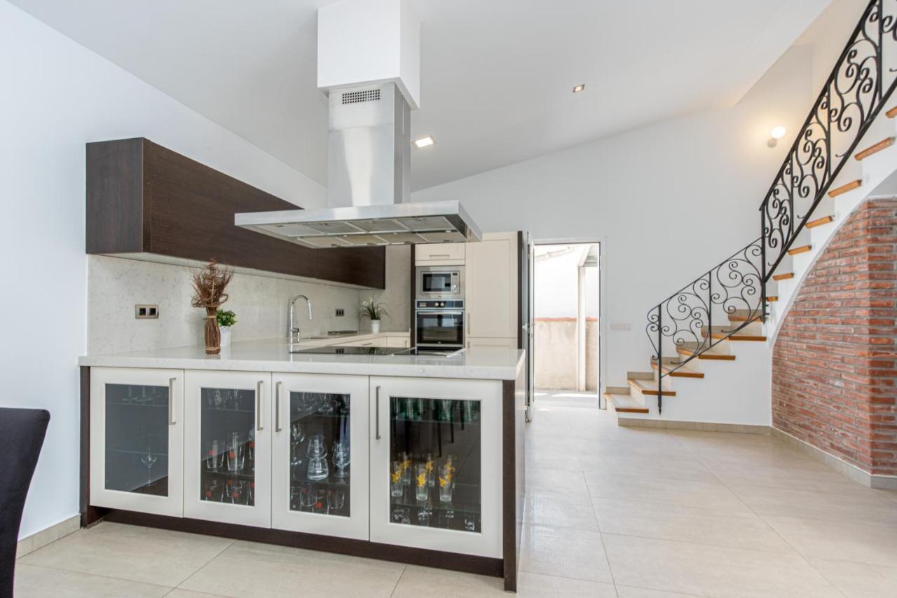 Goldhome - New House With Private Heated Pool, Parking, Wifi, Games Villa *