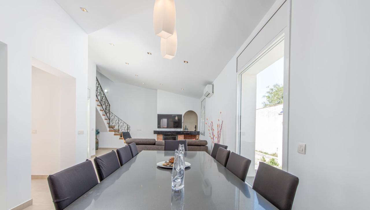 Goldhome - New House With Private Heated Pool, Parking, Wifi, Games Villa *