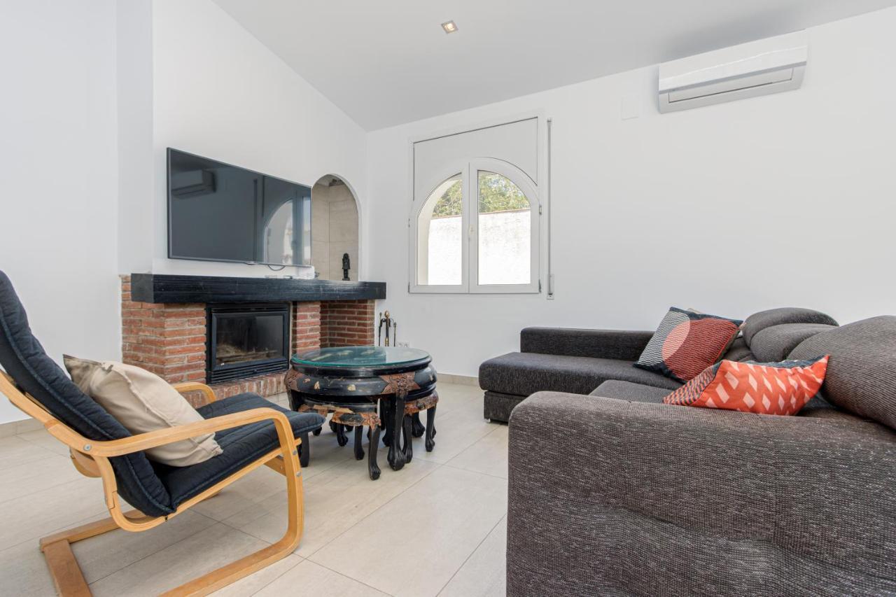 Goldhome - New House With Private Heated Pool, Parking, Wifi, Games *