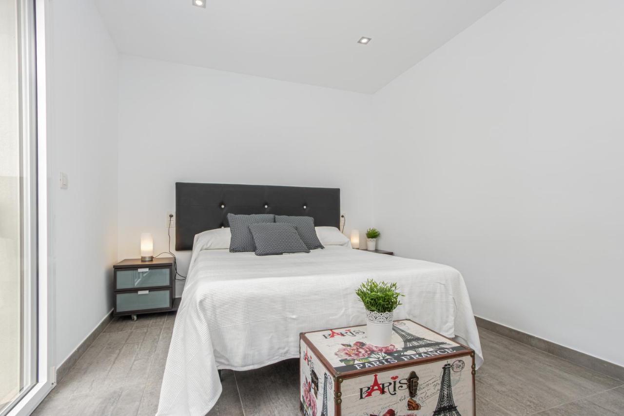 Villa Goldhome - New House With Private Heated Pool, Parking, Wifi, Games Empuriabrava