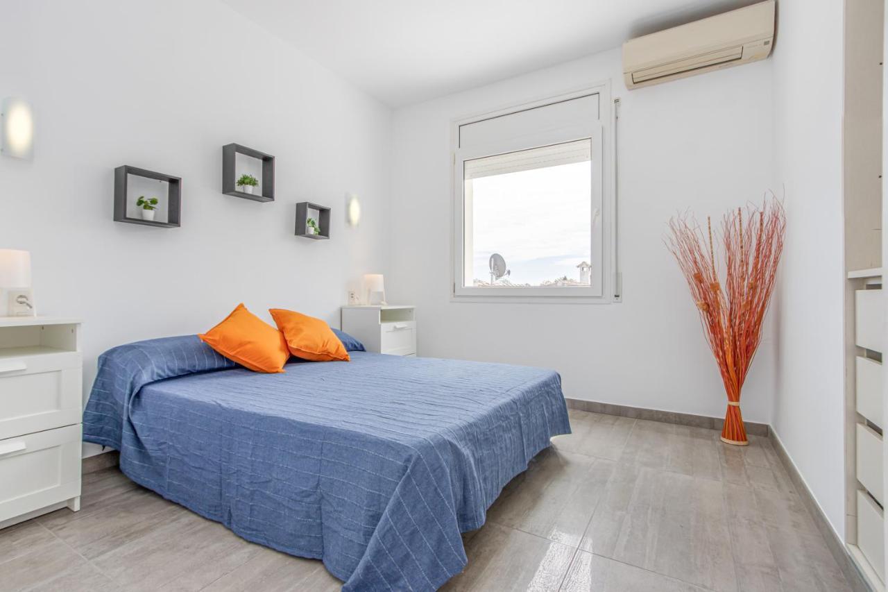 Goldhome - New House With Private Heated Pool, Parking, Wifi, Games Villa