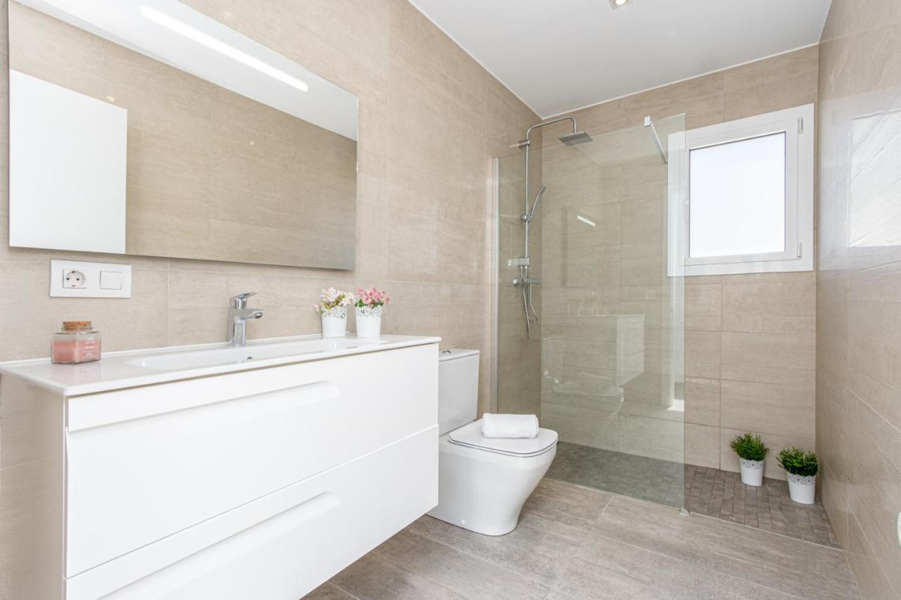 Goldhome - New House With Private Heated Pool, Parking, Wifi, Games Villa Empuriabrava