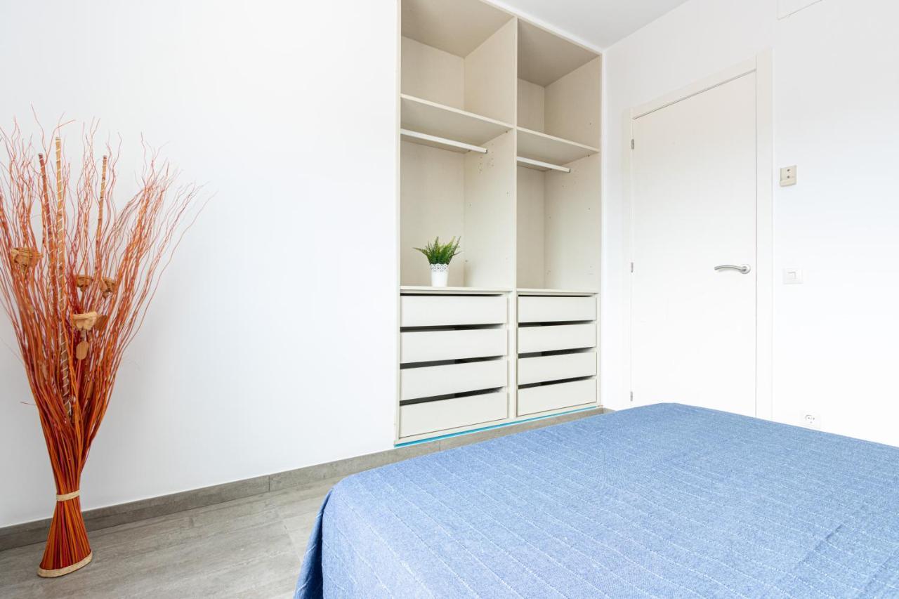 Goldhome - New House With Private Heated Pool, Parking, Wifi, Games Empuriabrava