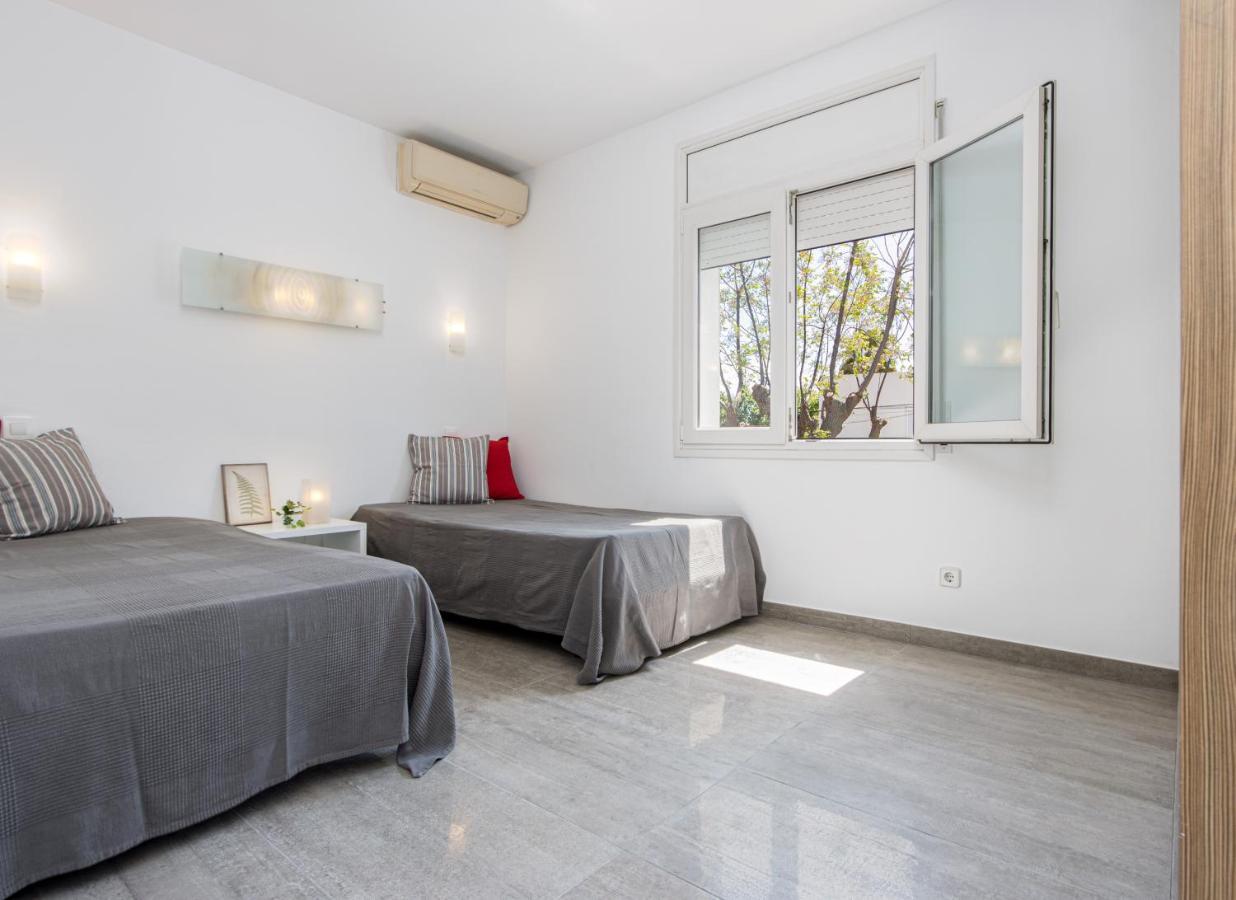 Goldhome - New House With Private Heated Pool, Parking, Wifi, Games Empuriabrava