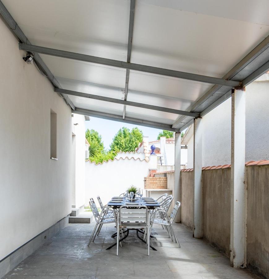 Villa Goldhome - New House With Private Heated Pool, Parking, Wifi, Games Empuriabrava