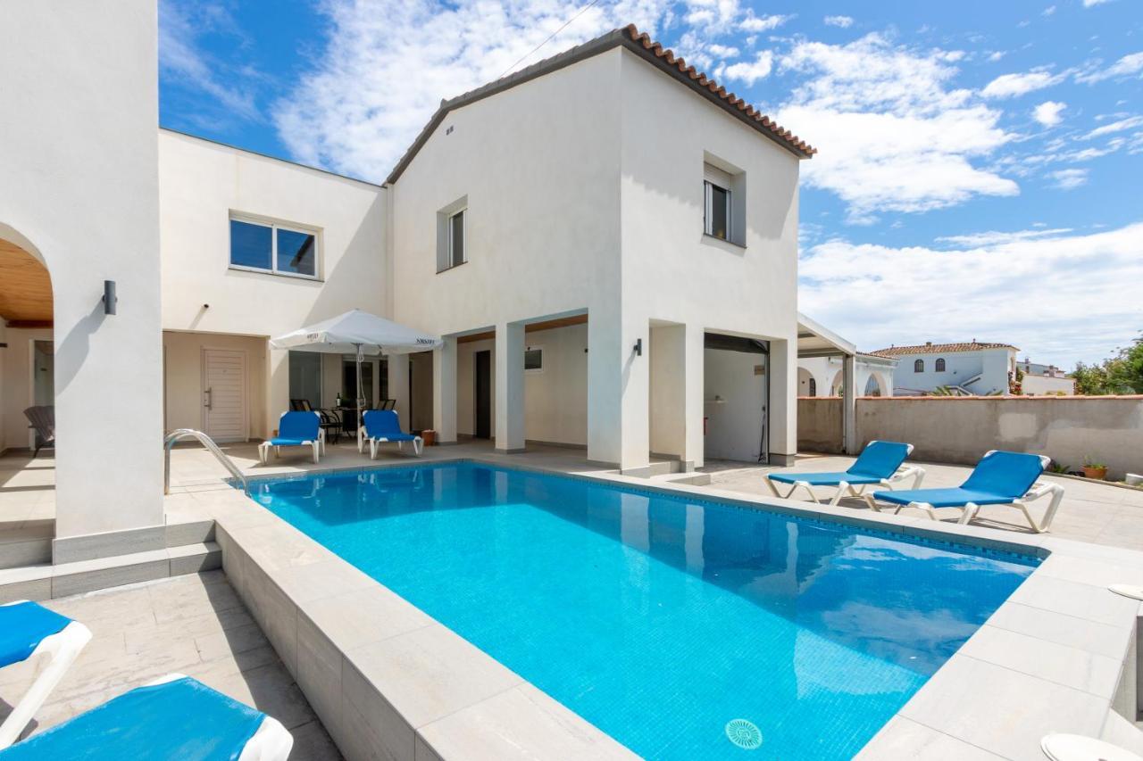 Goldhome - New House With Private Heated Pool, Parking, Wifi, Games Villa Empuriabrava