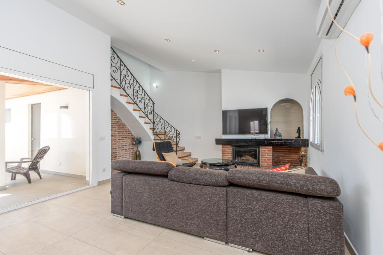 Goldhome - New House With Private Heated Pool, Parking, Wifi, Games *