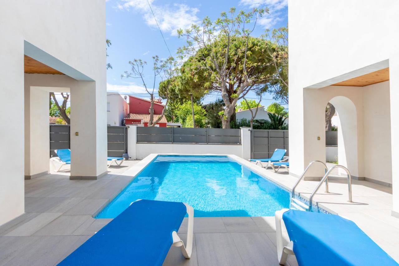 Goldhome - New House With Private Heated Pool, Parking, Wifi, Games Villa *
