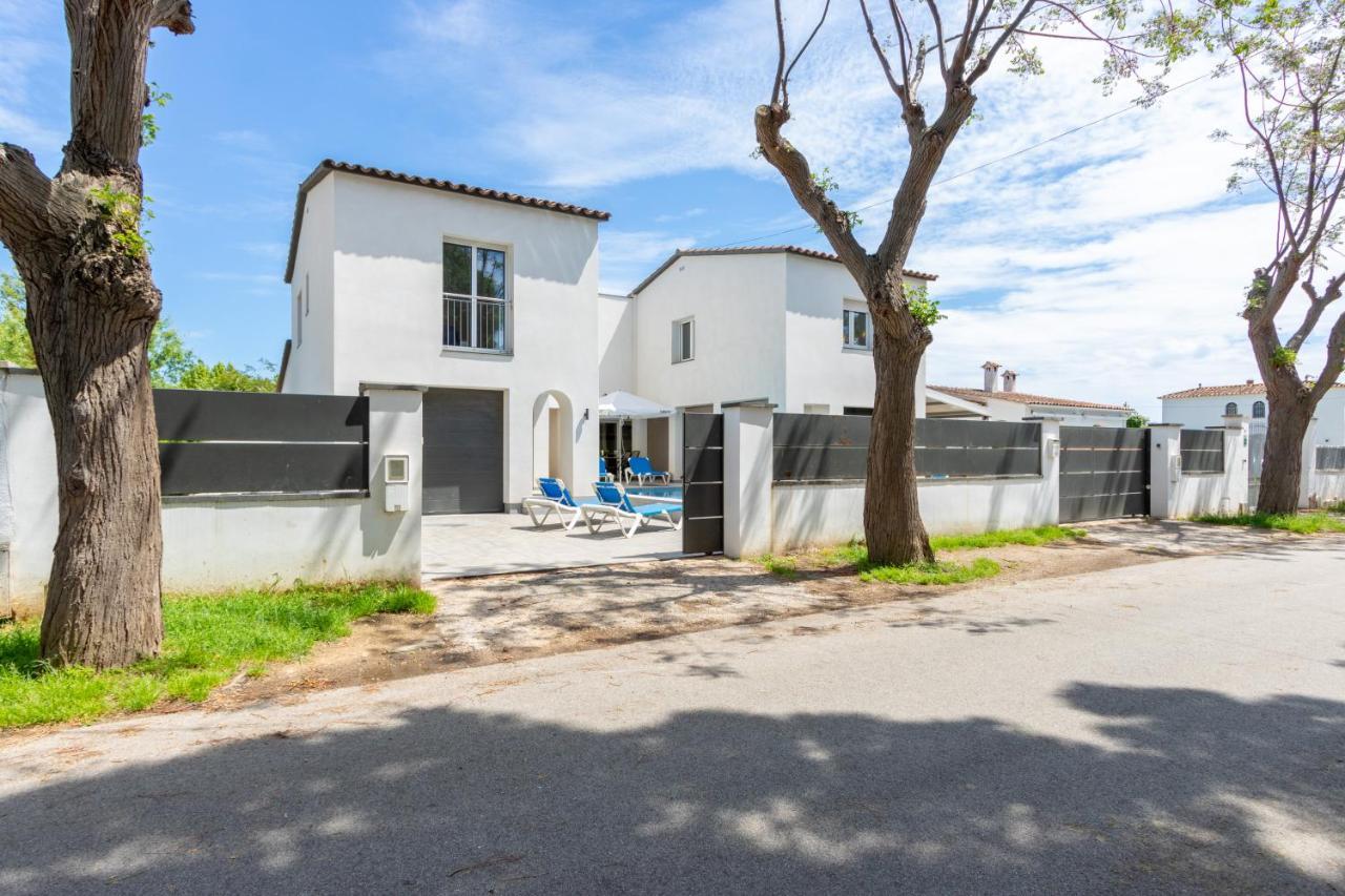 Goldhome - New House With Private Heated Pool, Parking, Wifi, Games Villa